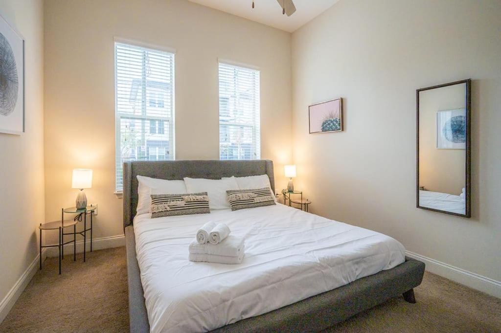 تشارلوت Laid Back 1Br W Comfy Living Room And Bar المظهر الخارجي الصورة